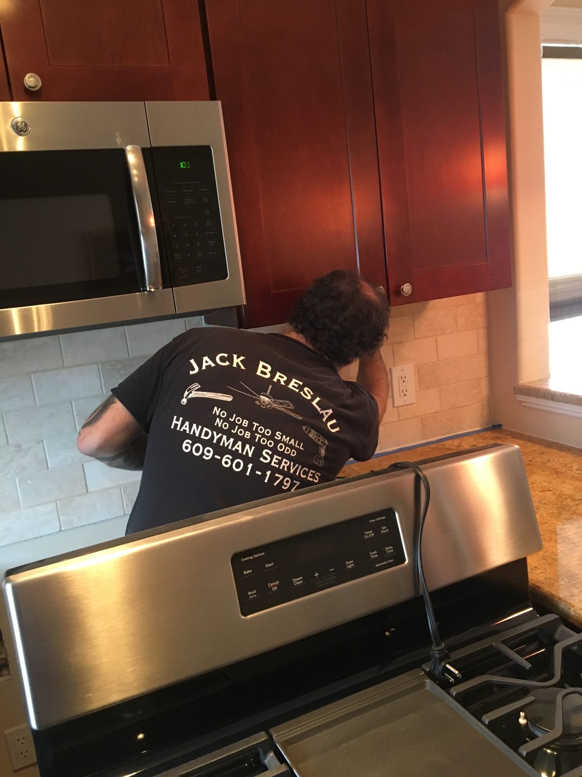 Kitchen tile backsplash